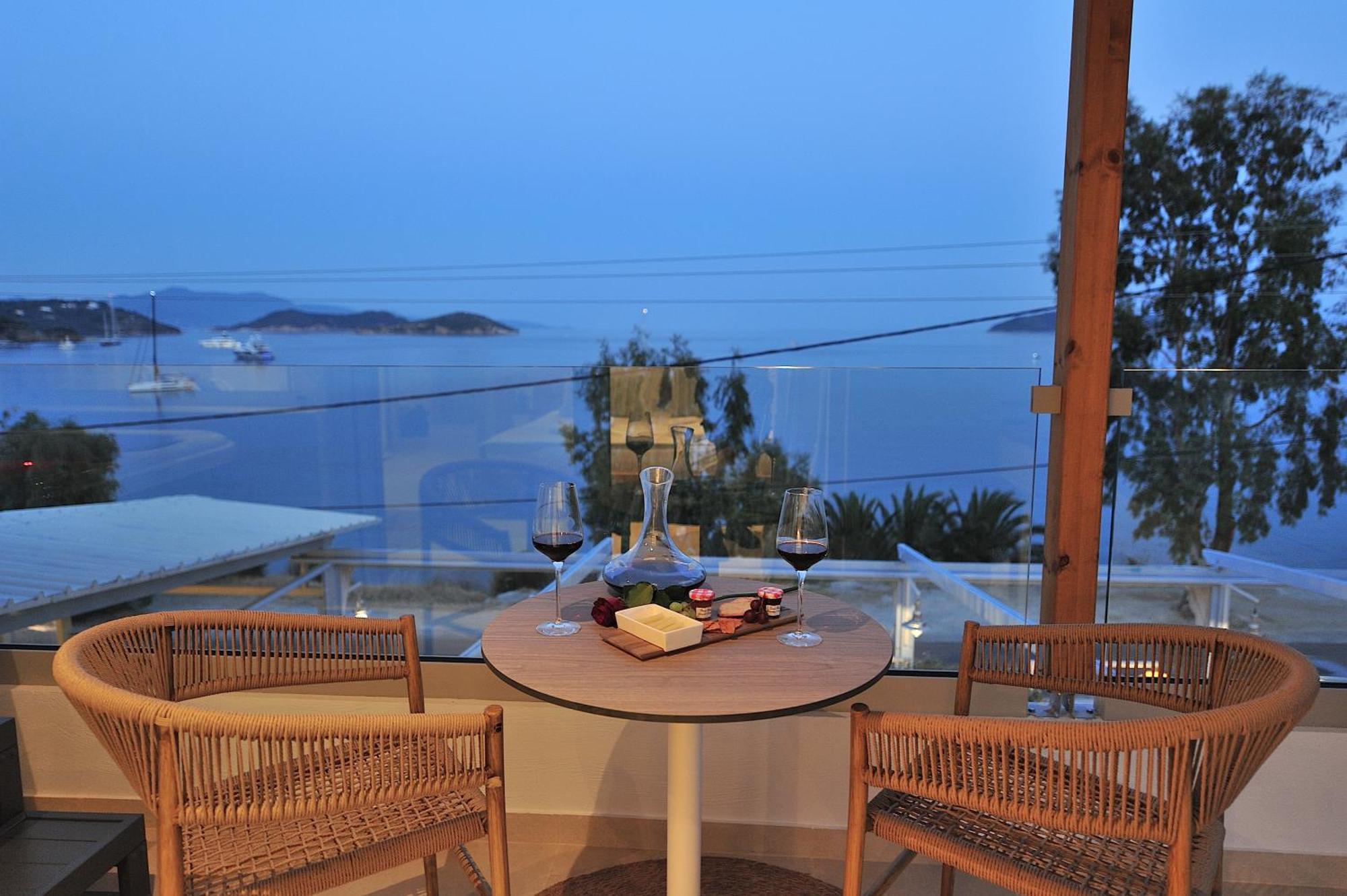 Salty Wave Suites Skiathos by Eksteriør billede