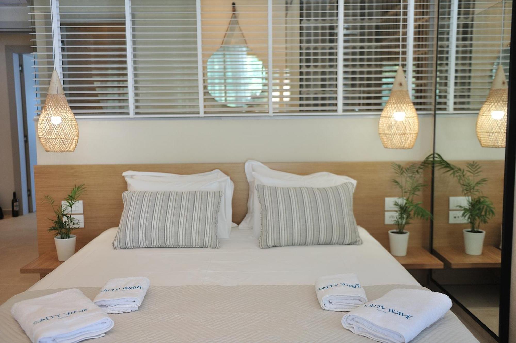 Salty Wave Suites Skiathos by Eksteriør billede