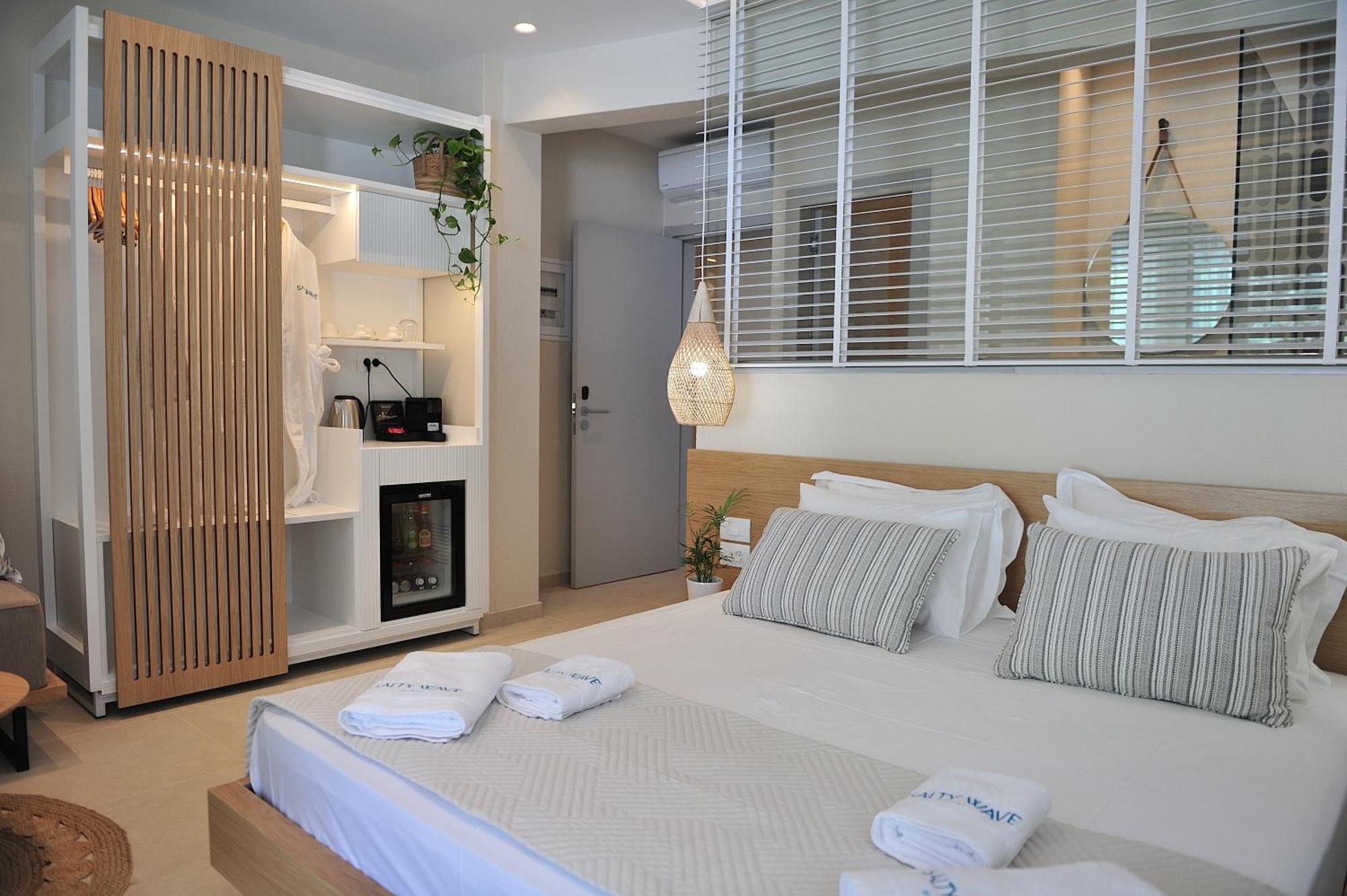 Salty Wave Suites Skiathos by Eksteriør billede